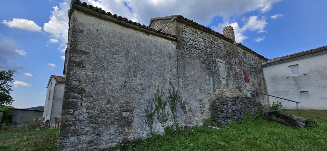 ISTRIA, CEROVLJE - Old house with a large garden