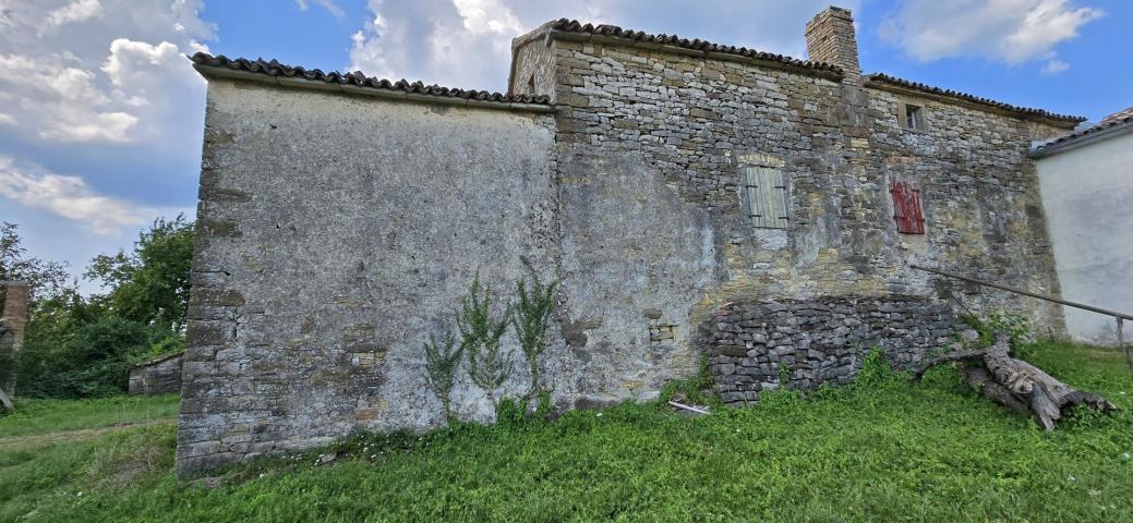 ISTRIA, CEROVLJE - Old house with a large garden