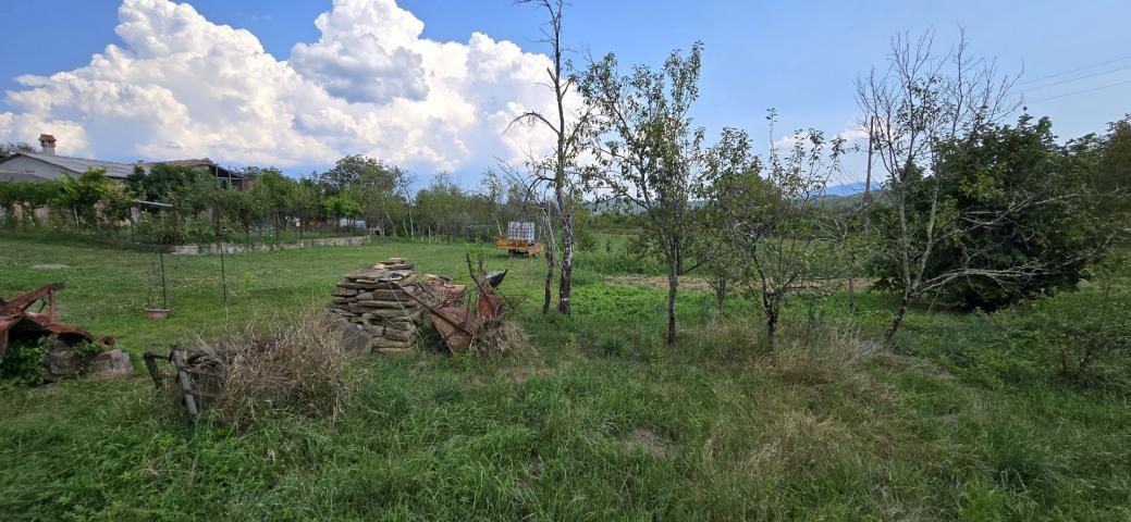 ISTRIA, CEROVLJE - Old house with a large garden