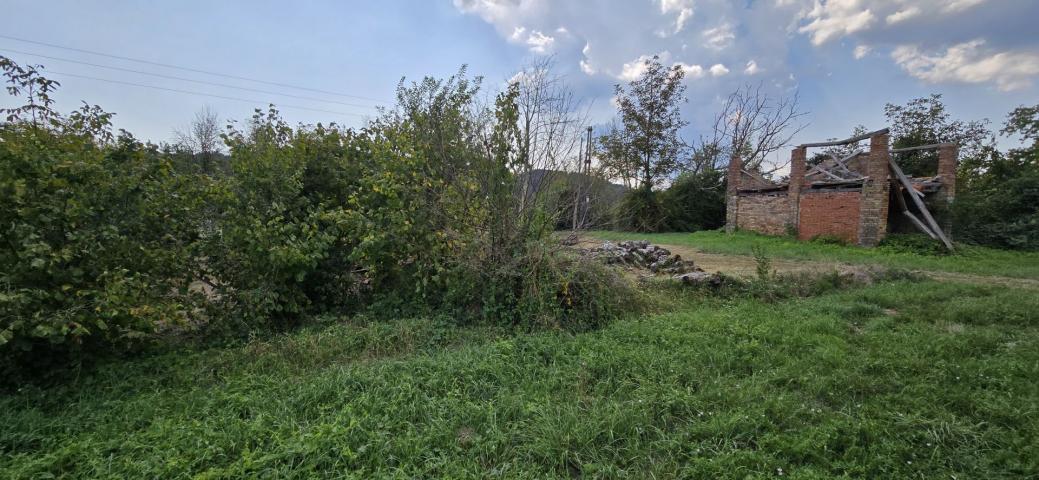 ISTRIA, CEROVLJE - Old house with a large garden