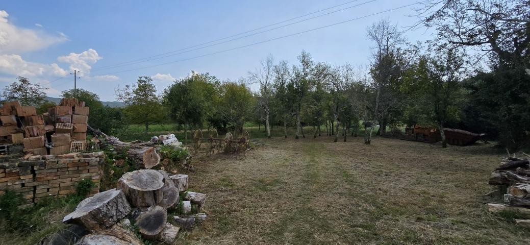 ISTRIA, CEROVLJE - Old house with a large garden