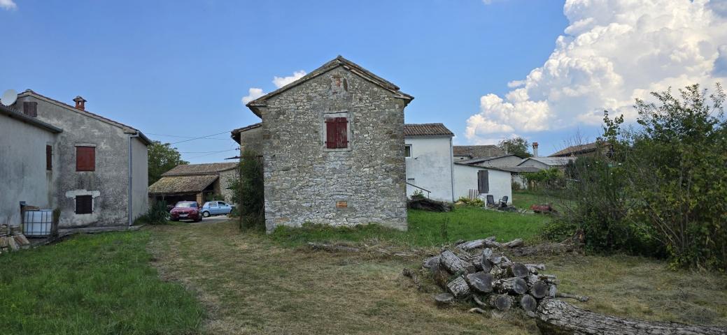 ISTRIA, CEROVLJE - Old house with a large garden