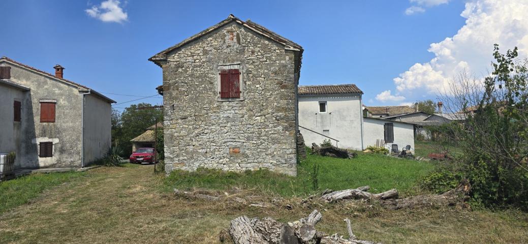 ISTRIA, CEROVLJE - Old house with a large garden