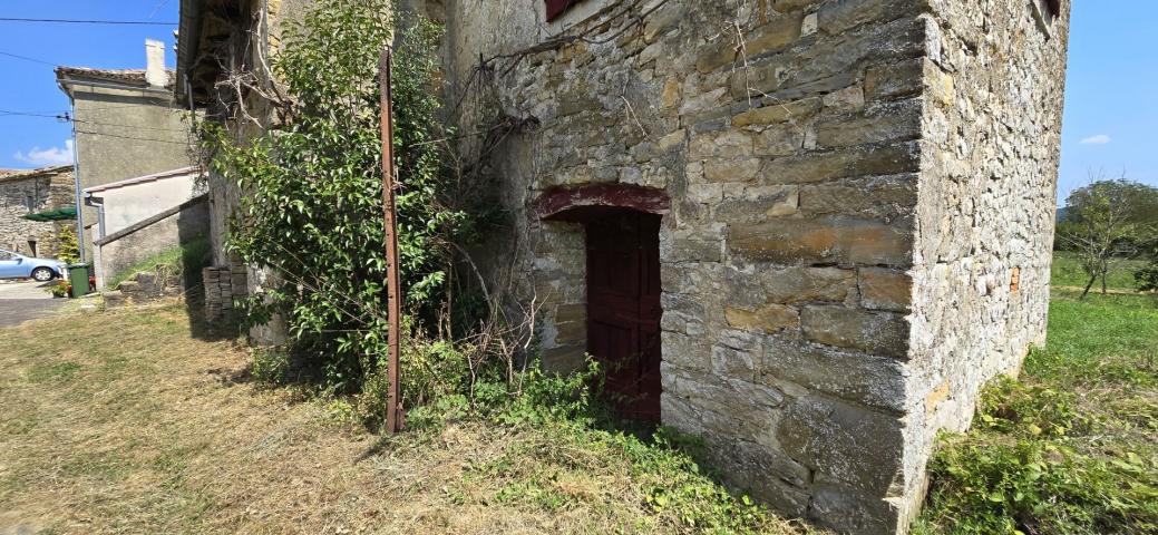 ISTRIA, CEROVLJE - Old house with a large garden