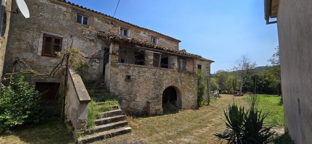 ISTRIA, CEROVLJE - Old house with a large garden