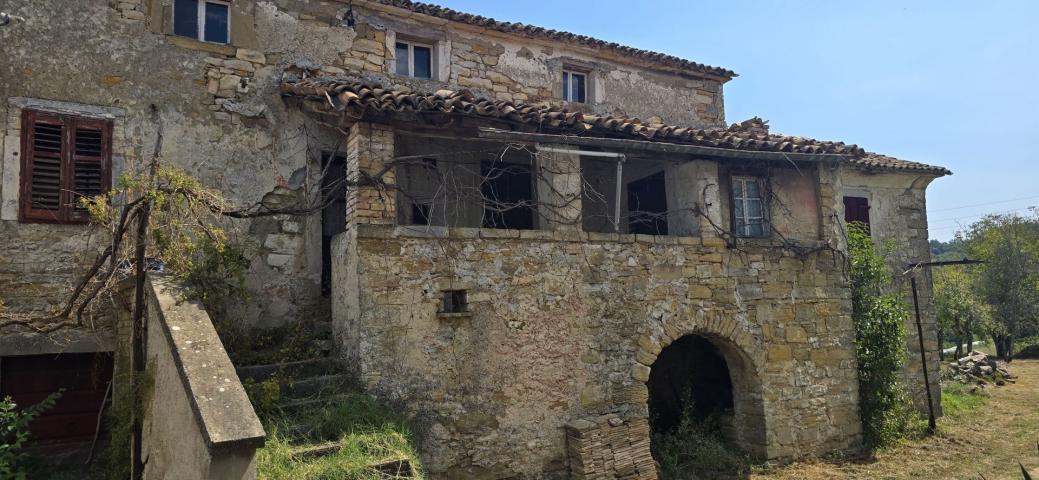 ISTRIA, CEROVLJE - Old house with a large garden