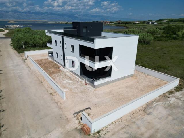 ZADAR, PRIVLAKA – Luxuriöses Wohngebäude mit vier Wohnungen und einer Dachterrasse mit Blick auf das