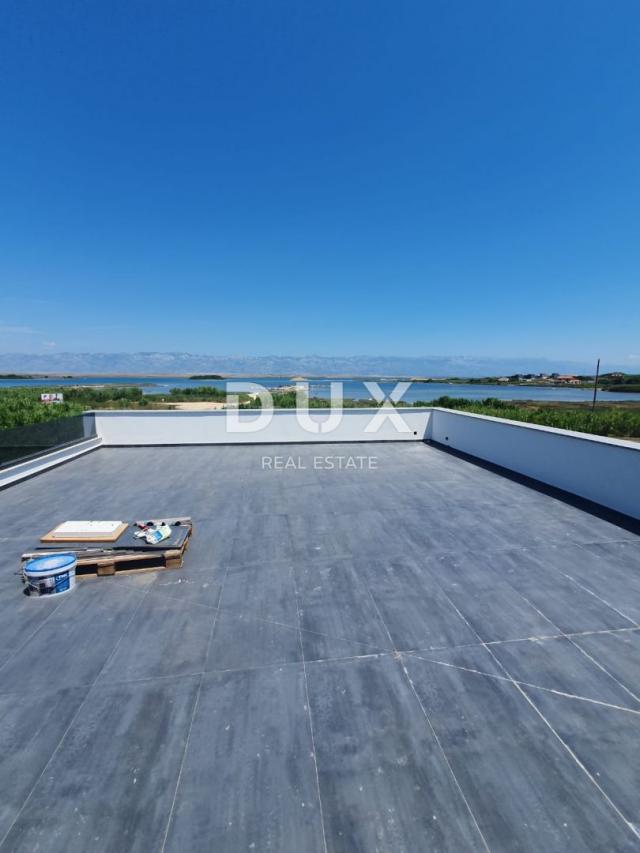 ZADAR, PRIVLAKA – Luxuriöses Wohngebäude mit vier Wohnungen und einer Dachterrasse mit Blick auf das