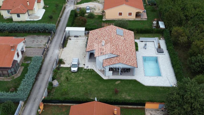 Modern one-story house with a swimming pool