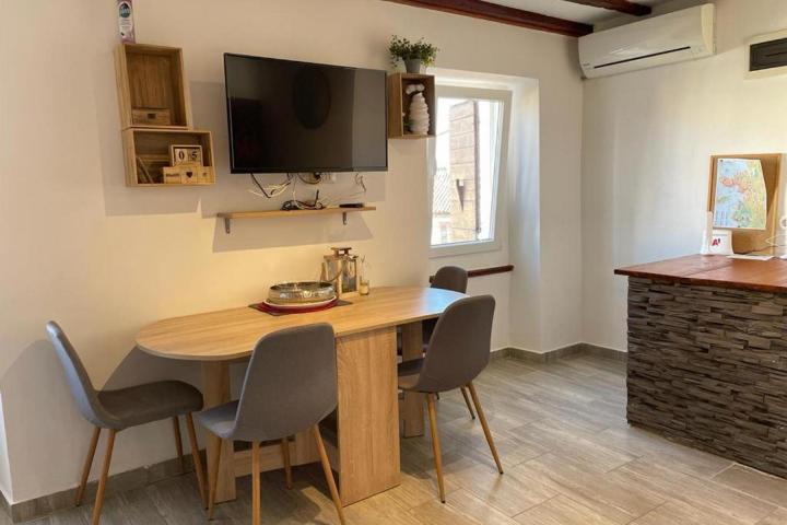 Istra, Rovinj - apartmanska zgrada u strogom centru grada s puno potencijala - 100 m od mora