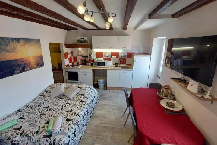 Istra, Rovinj - apartmanska zgrada u strogom centru grada s puno potencijala - 100 m od mora