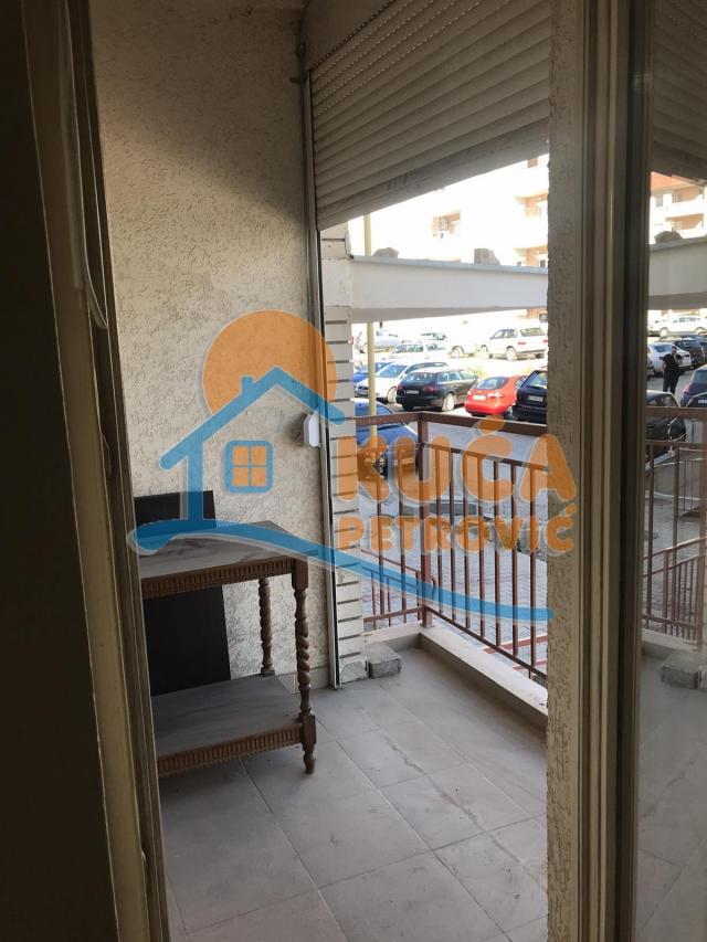 Izdaje se manji jednoiposoban stan u novom delu Panteleja, 30m2