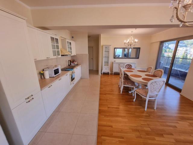 Three-bedroom apartment 134m2 for long-term rent in Budva