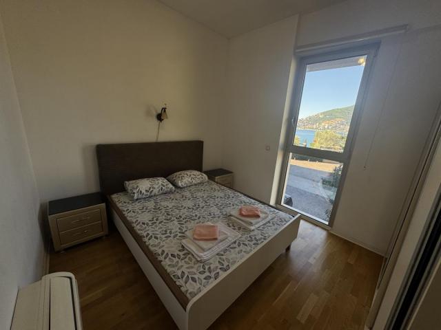 Three-bedroom apartment 115m2 for long-term rent in Budva