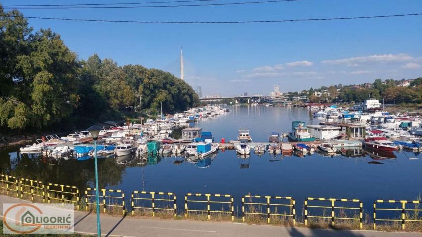 Kućica - Splav na Adi Ciganliji