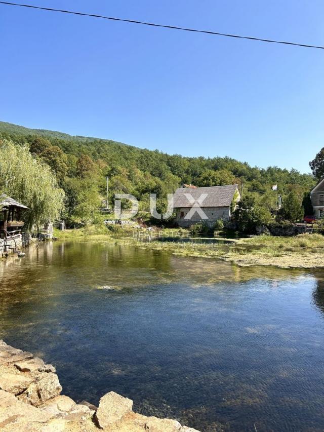 OTOČAC, SINAC - Kamena kuća s prostranim dvorištem 