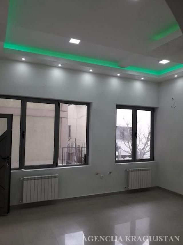 Izdavanje, Lokal, 43. 00m2 , Centar