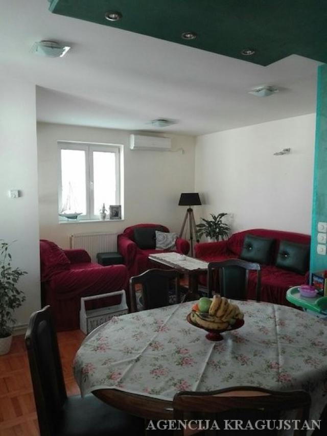 Izdavanje, Stan, 76. 00m2 , Centar