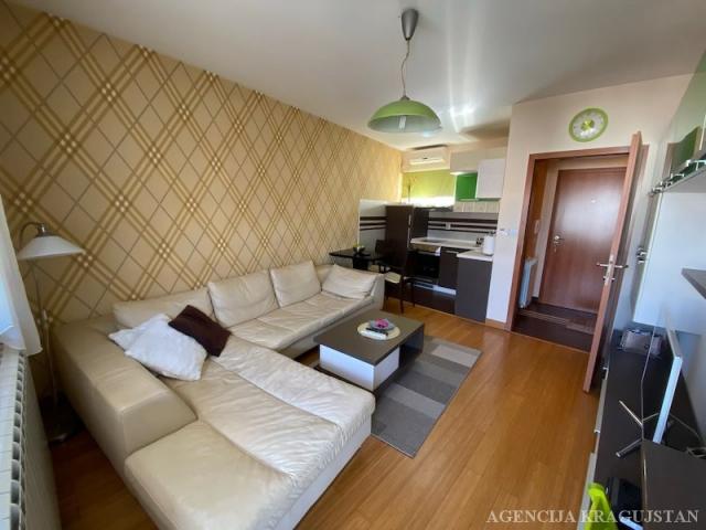 Izdavanje, Stan, 42. 00m2 , Centar