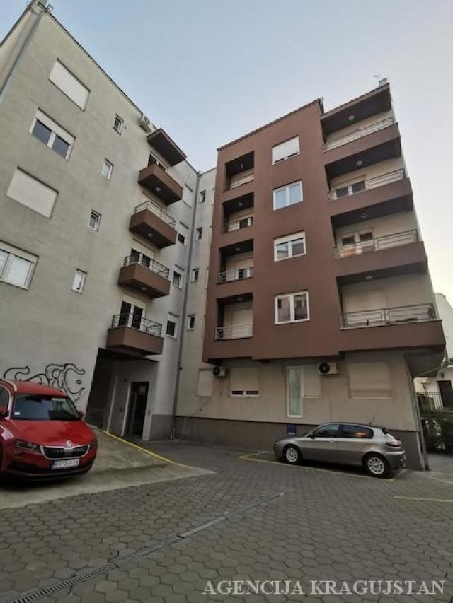 Izdavanje, Stan, 40. 00m2 , Centar