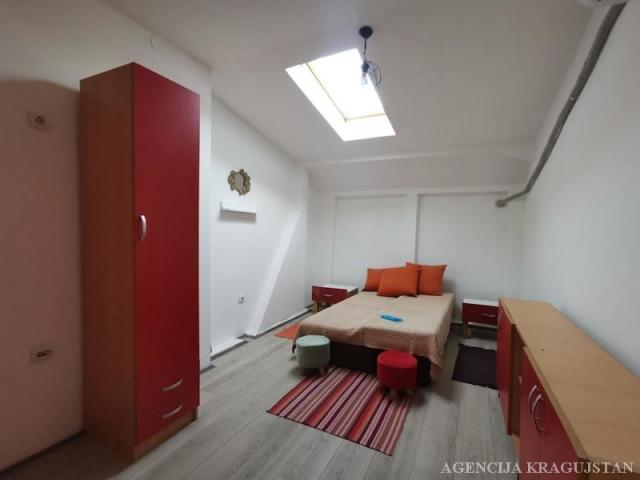 Izdavanje, Stan, 40. 00m2 , Centar