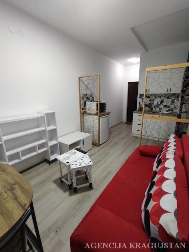 Izdavanje, Stan, 40. 00m2 , Centar