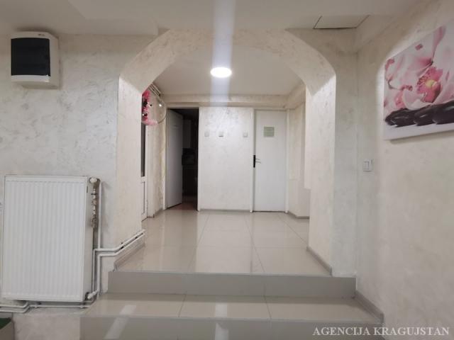 Izdavanje, Lokal, 80. 00m2 , Centar