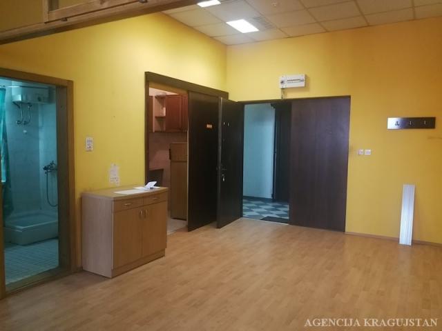 Izdavanje, Lokal, 70. 00m2 , Centar