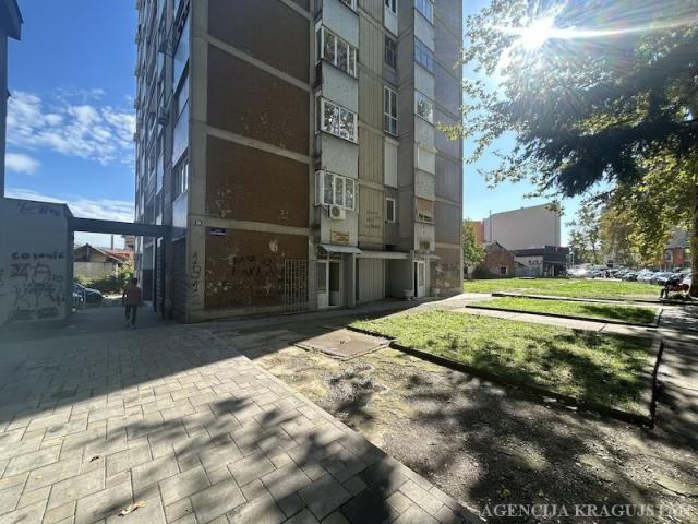 Izdavanje, Lokal, 65. 00m2 , Mala vaga