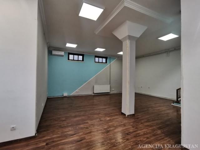 Izdavanje, Lokal, 74. 00m2 , Centar