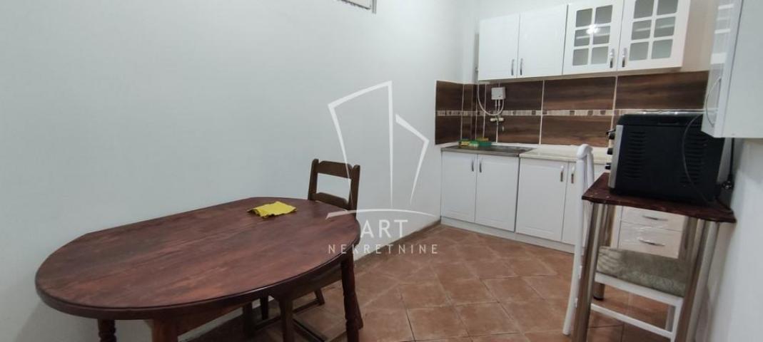 Vračar, Makenzijeva, mereno 75m2 ID#9069