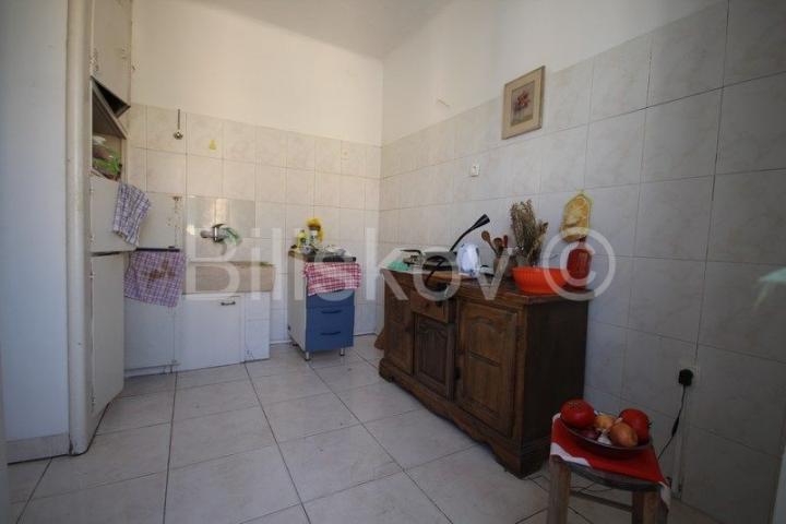 Split, Bačvice trosoban 79 m2 + 2 balkona 10 m2, 50 m od mora