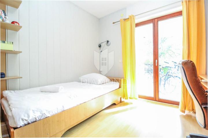 Wohnung Novigrad, 176,59m2