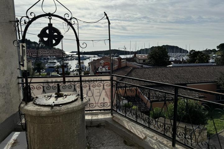 Istra, Vrsar - Kamena kuća 2. red do mora sa predivnim pogledom na marinu 