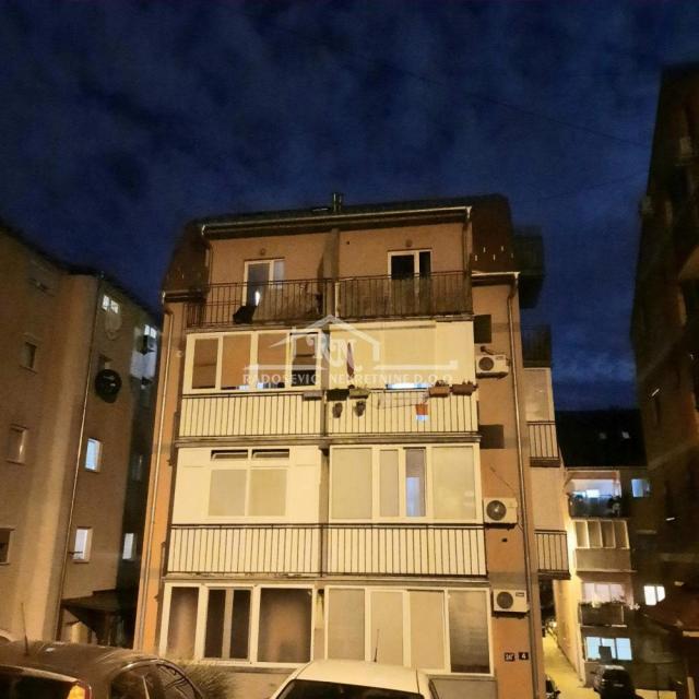 Kneževac, Dimitrija Konjevića, 32, 57m2, dve terase ID#1405