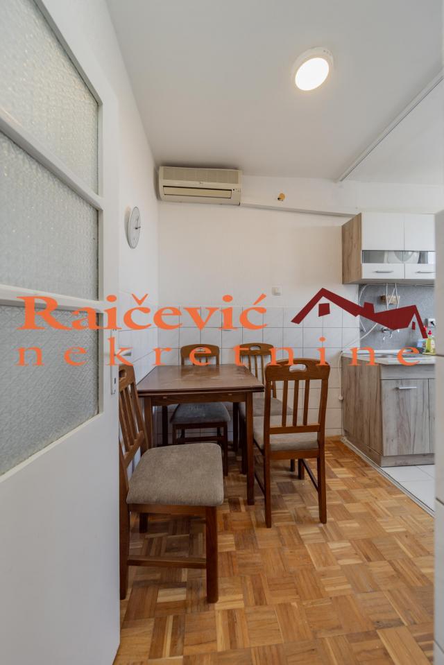 ZEMUN GORNJI GRAD 43m2 , T , 430e