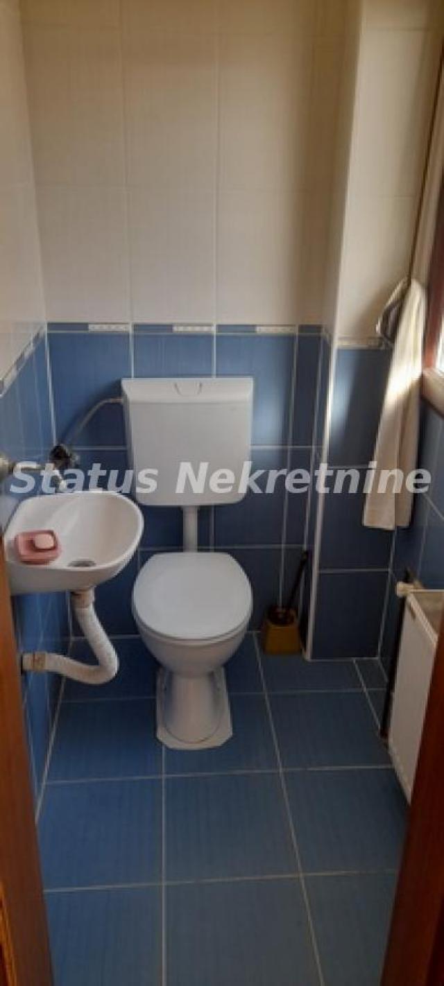 Futog-Uknjižena Porodična kuća 325 m2 u Mirnom kraju bliže gradu-065/385 8880