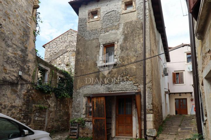 Stone house in the old center of Buja!