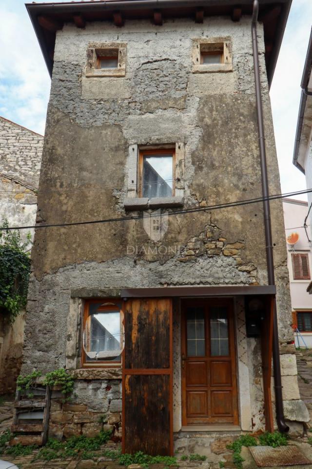 Stone house in the old center of Buja!