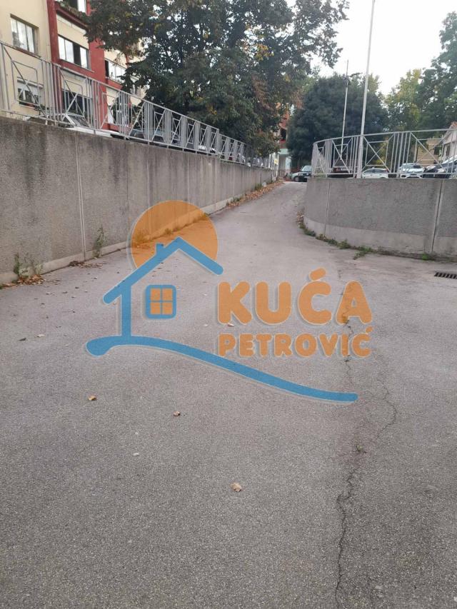 Izdaje se poslovni prostor u Knjaževačkoj, 60m2