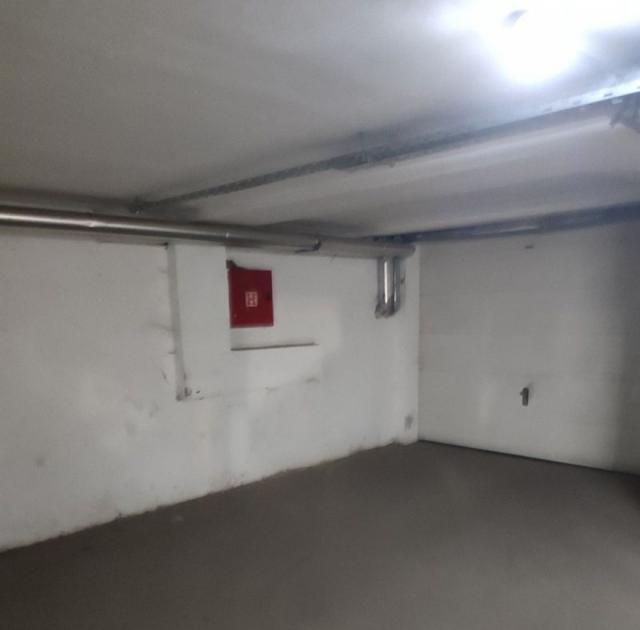 Garaža plus parking mesto na Podbari!