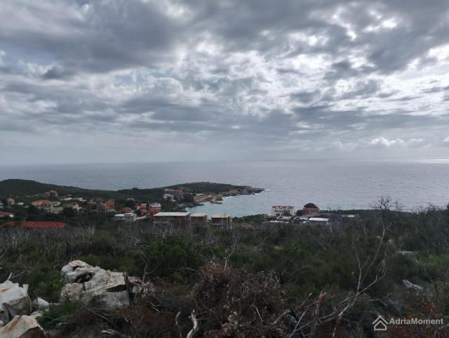 Plac na Luštici sa panoramskim pogledom na more