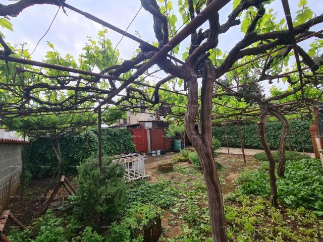 Haus Haus mit großem Garten zu verkaufen, Jadreški