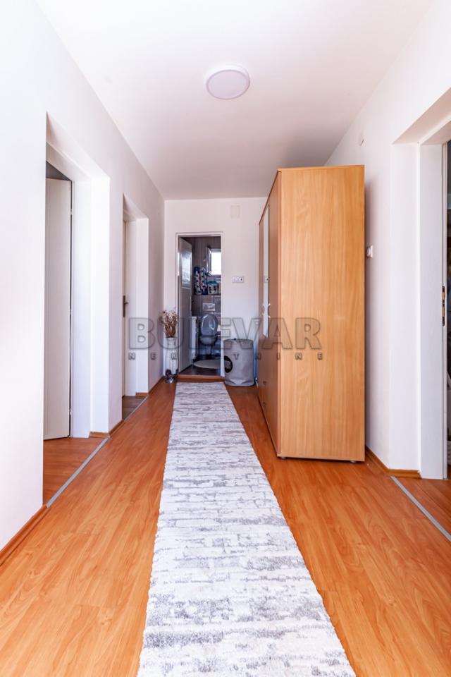 Kuća na Panteleju, 94m2, plac 405m2