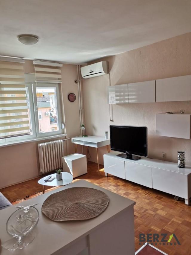 KOMPLETNO NEMEŠTENA GARSONJERA NA NOVOM NASELJU, PET FRIENDLY