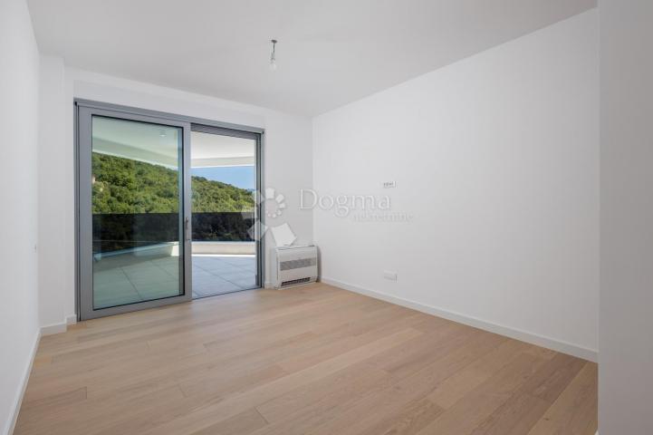 Flat Opatija - Centar, Opatija, 261,39m2