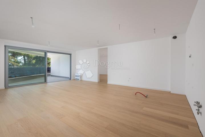 Flat Opatija - Centar, Opatija, 261,39m2