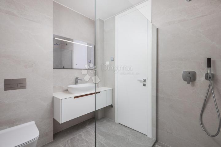 Flat Opatija - Centar, Opatija, 261,39m2