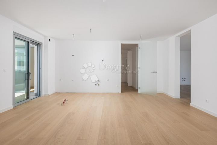 Flat Opatija - Centar, Opatija, 261,39m2