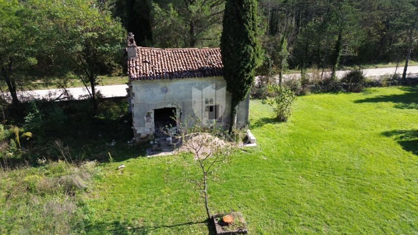 Kršan, Umgebung, Anpassungshaus am Meer